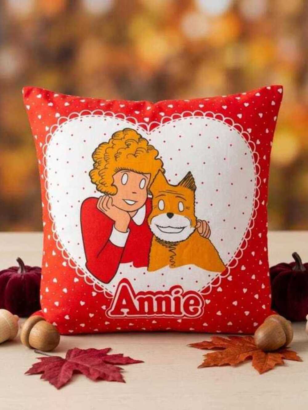Vintage Annie Cartoon Red Heart Pattern Pillow Cover